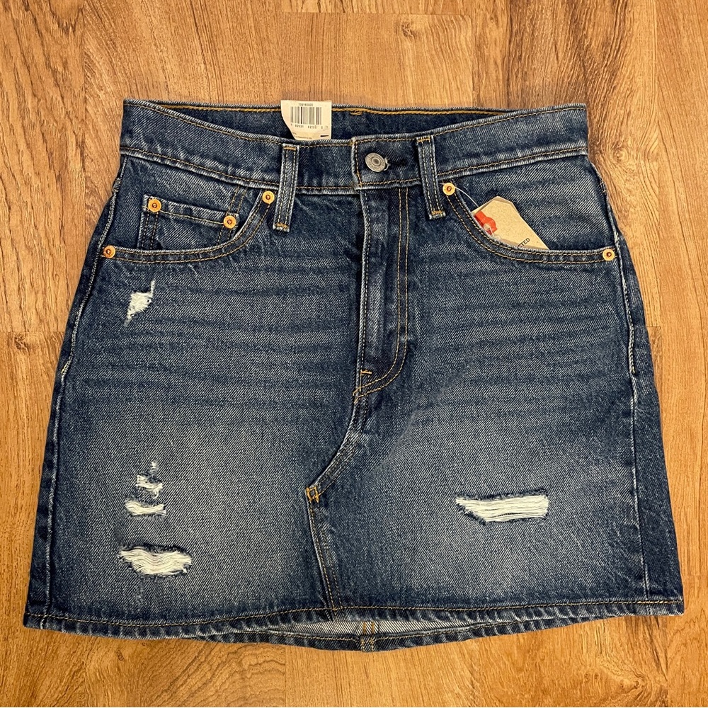 Levi's Women's Dark Blue Denim Distressed Mini Skirt size 26 or 2